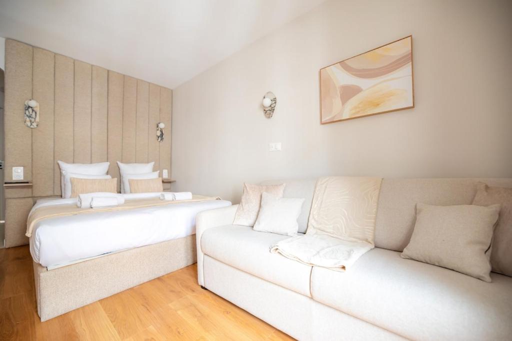 Charming Parisian Flat by Champs Elysées - 1