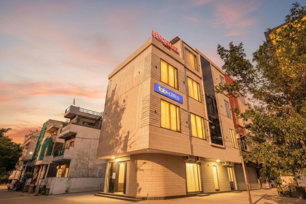 FabHotel Benchmark, Indaur