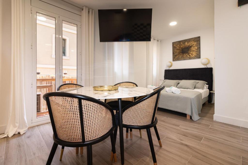 Charming Seaside Apartment in Barceloneta, Renovated with Stunning Sea Views, Barcelona