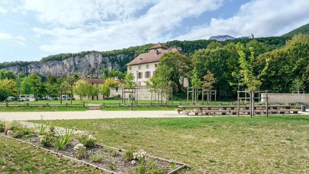 Apparthôtel Tempologis - Chateau de la Rochette - 2