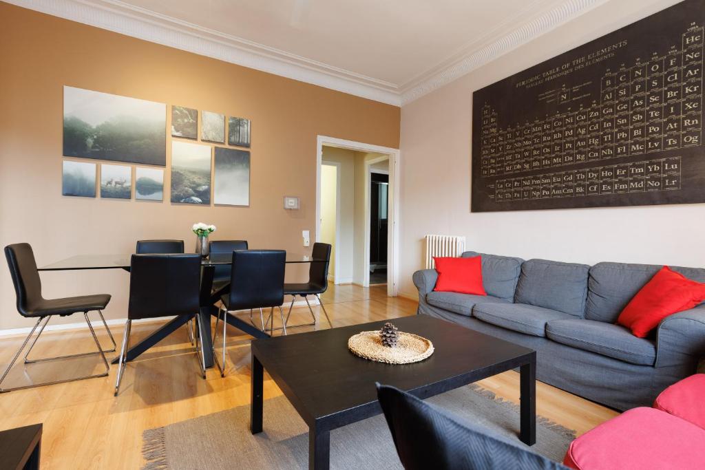 Elegance and Comfort in Barcelona, 4Bedroom Apartment in the Most Exclusive Area - 2