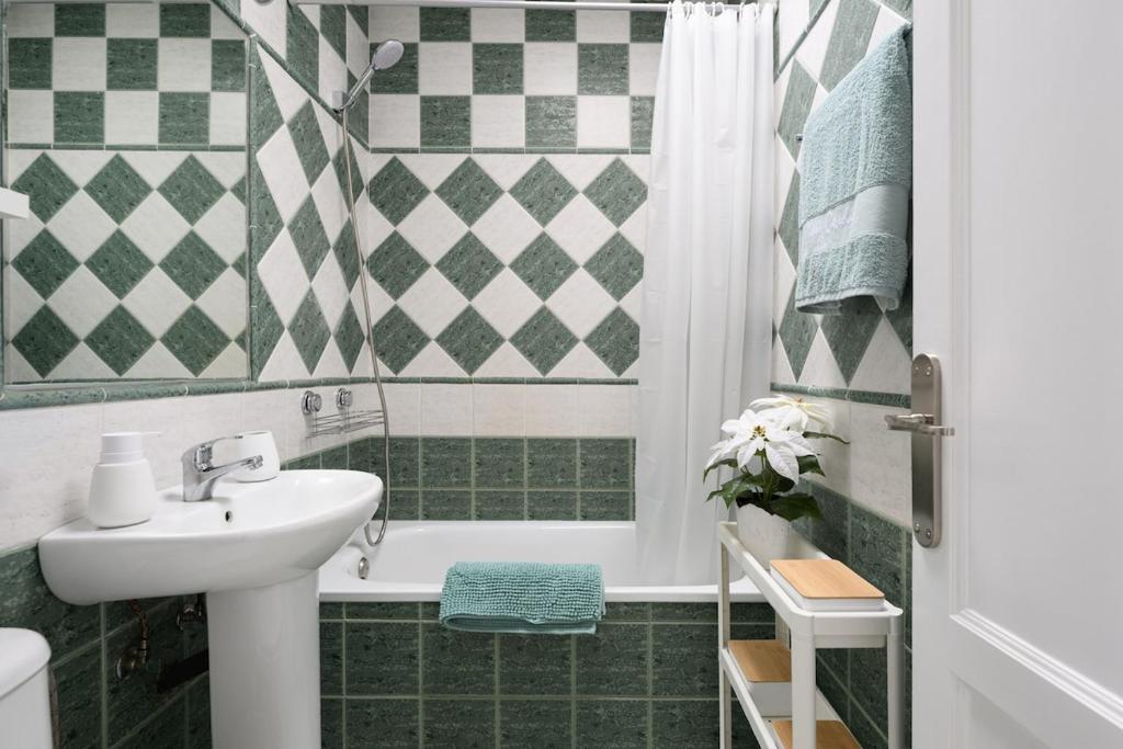 Beverly Hills Bungalow - 3