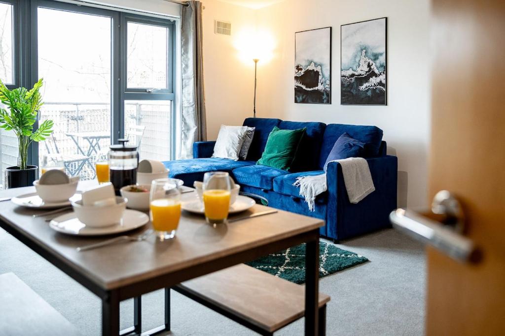 Newly Refurbished Apartment by the River, Midland