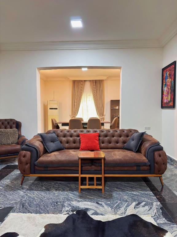 KB's Residence - Three Bedroom Near Wuse II, Mobushipe