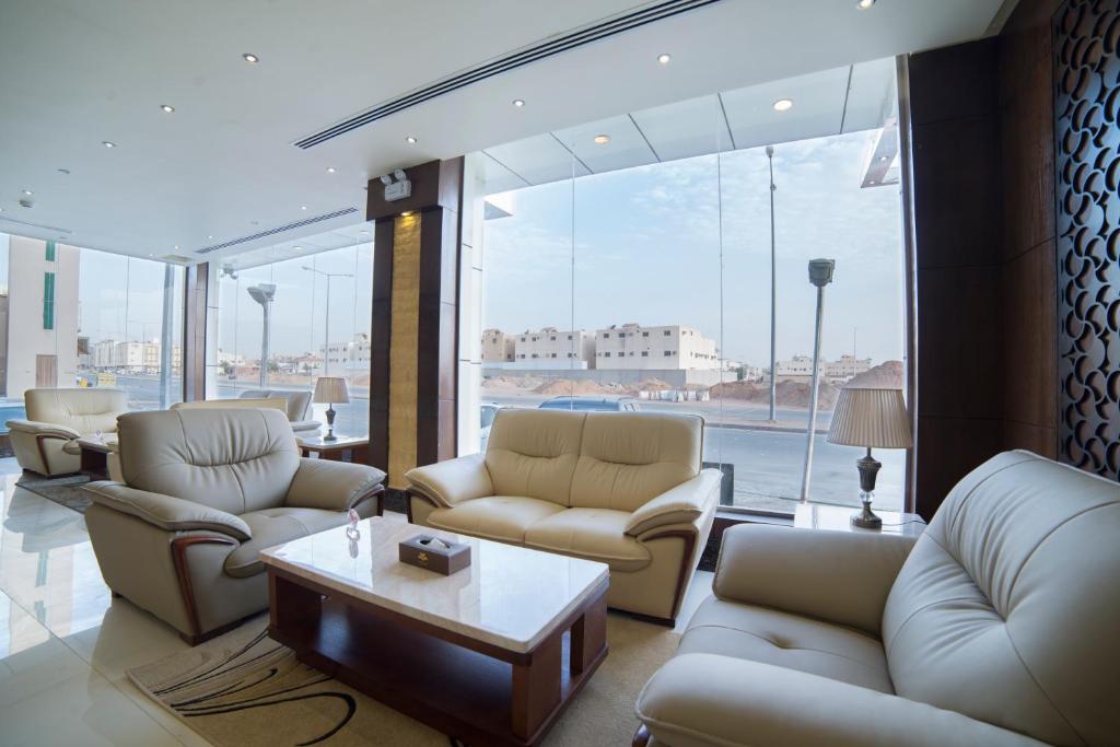 Kyan Al Yarmouk Suites photo