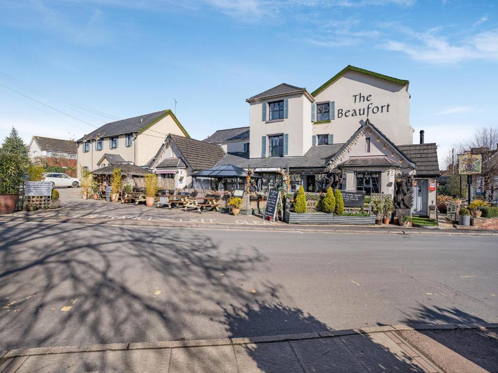 The Suite - Uk34007, Raglan