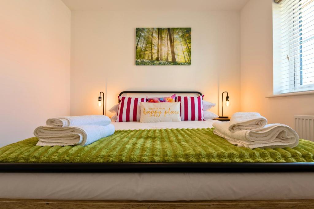 Pet friendly house by KBS StayHub Short Lets & Serviced Accommodation Innsworth with parking, Down Hatherley