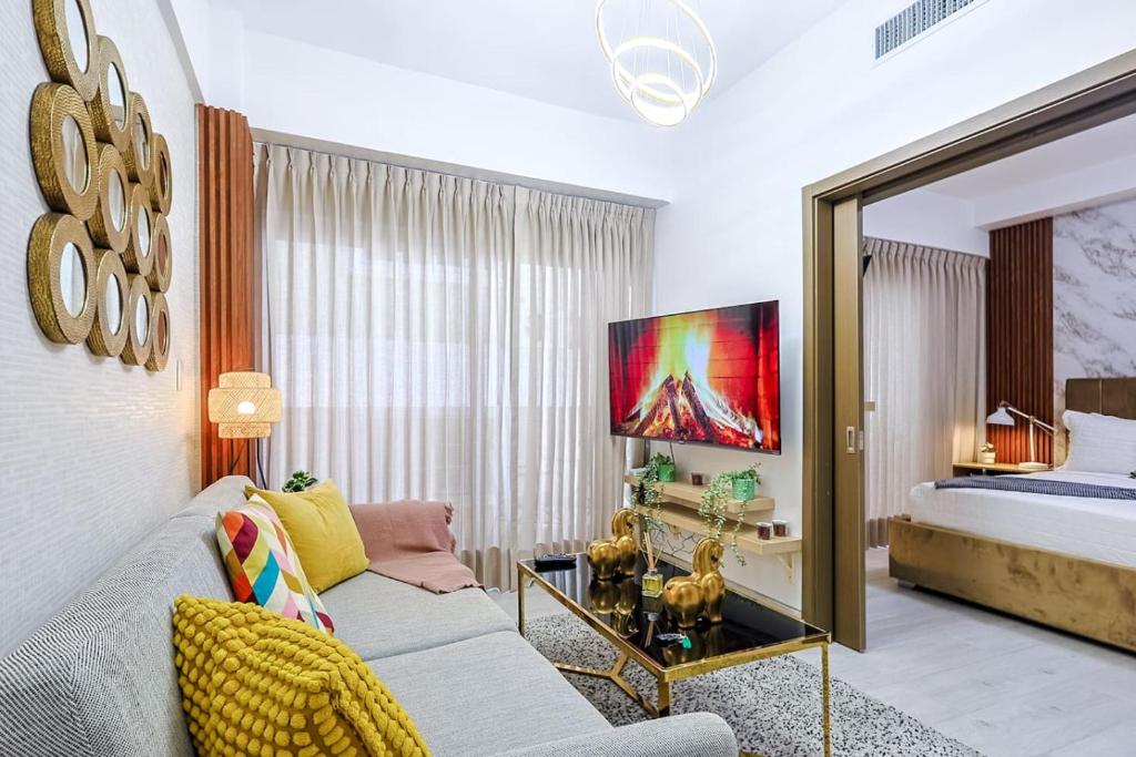 Comfy 1BR Apt, King Bed, Pool, Ensanche Quisqueya