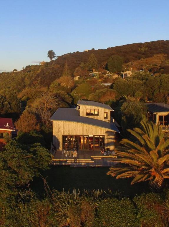 ON THE ROCKS, Whale Bay, Raglan