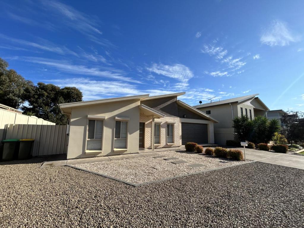 Atlantis - Modern Well Equipped Home Near the Beach, Port Hughes
