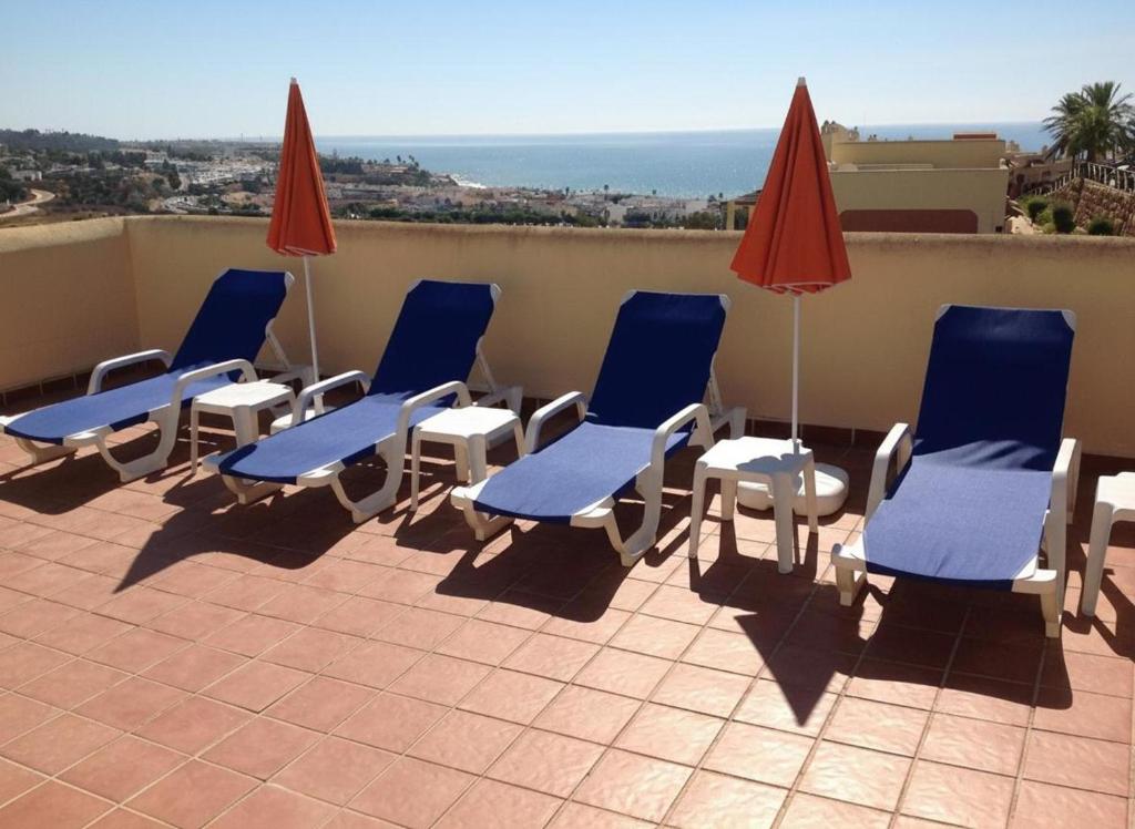 2 Bed Sleeps 4 sea views terrace communal pool - 3