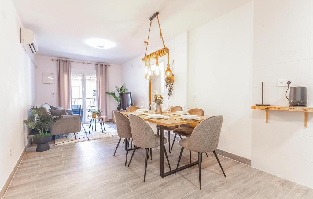 Cozy Apartment In Torrevieja With Swimming Pool - 4