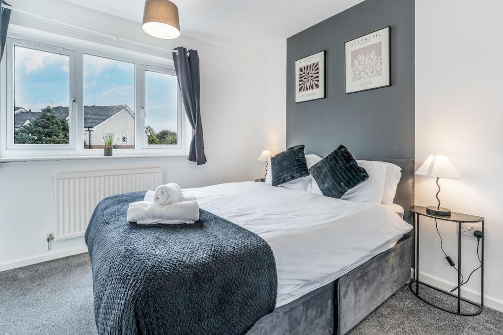 Stylish 2-Bedroom House in Oldbury Sleeps 4, Oldbury