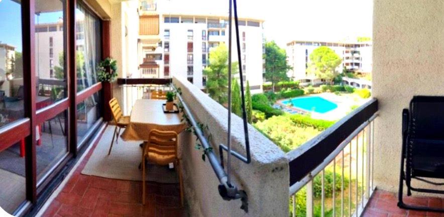 Appartement avec balcon, piscine et garage privé - 5