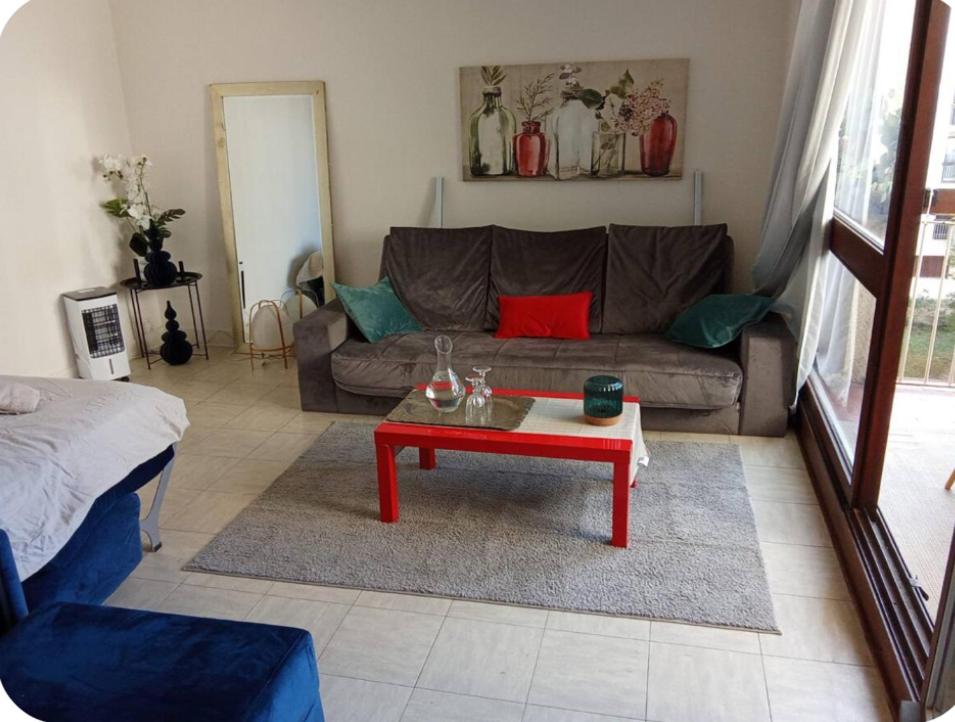 Appartement avec balcon, piscine et garage privé - 3