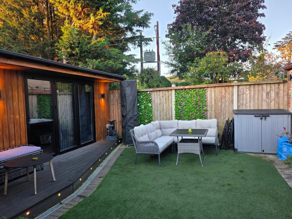 The Chill Garden Room, Shepton Mallet