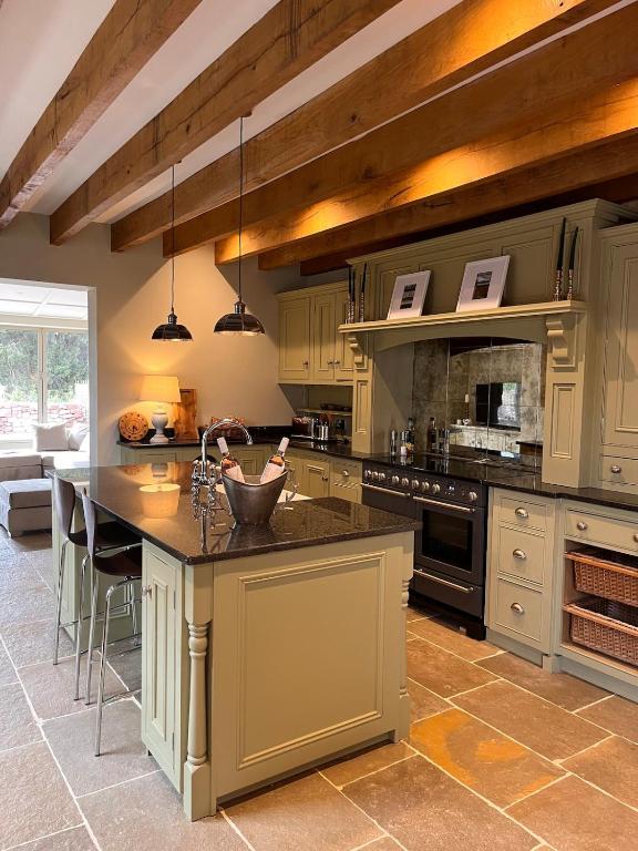 1895 The Farm Barn, Bridal dream, Over Whitacre