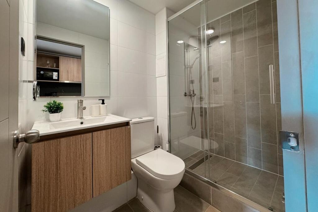 Comfortable studio steps from the subway - 4