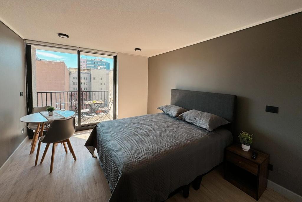 Comfortable studio steps from the subway - 3