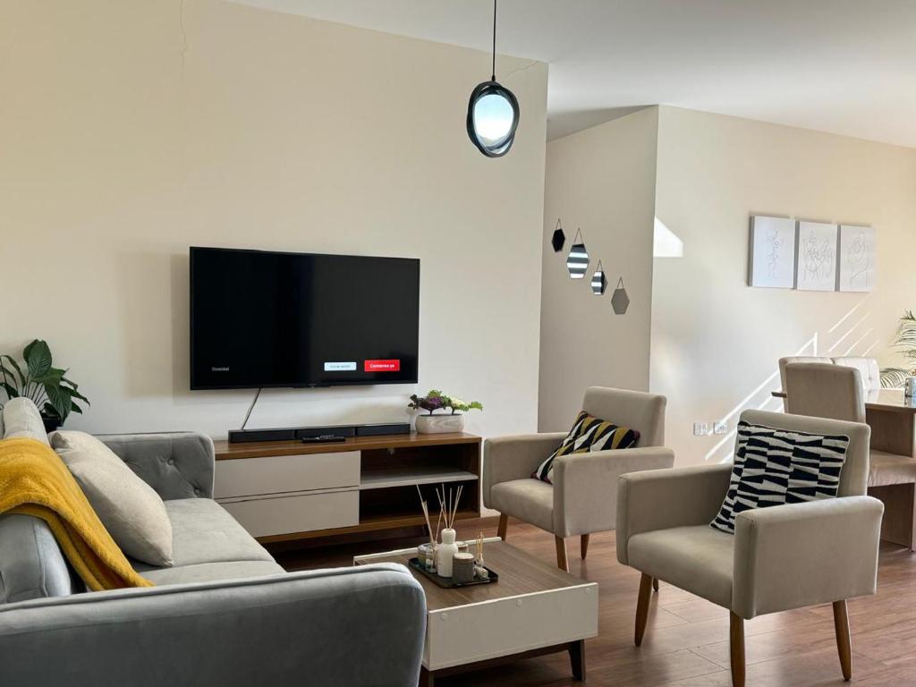 Familiar con terraza privada zona norte - 1