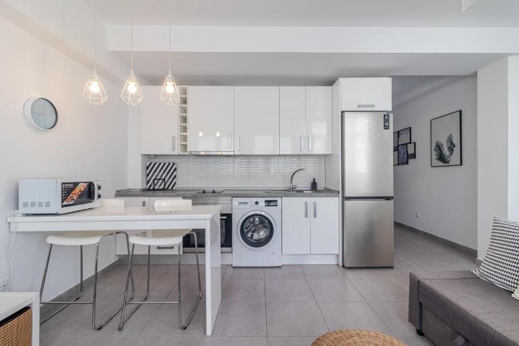 Breezy Bright Urban Oasis - 5