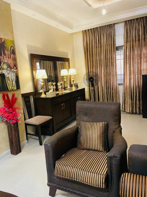 Luxurious furnished apartment for rent with hotel finishes, Ammán