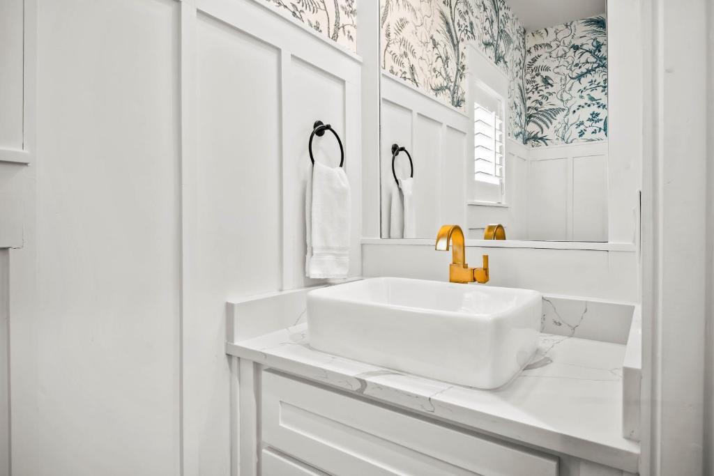 Five OClock Somewhere 205 FIV-E, Port Aransas