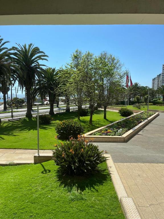Dpto frente al muelle con piscina - 1