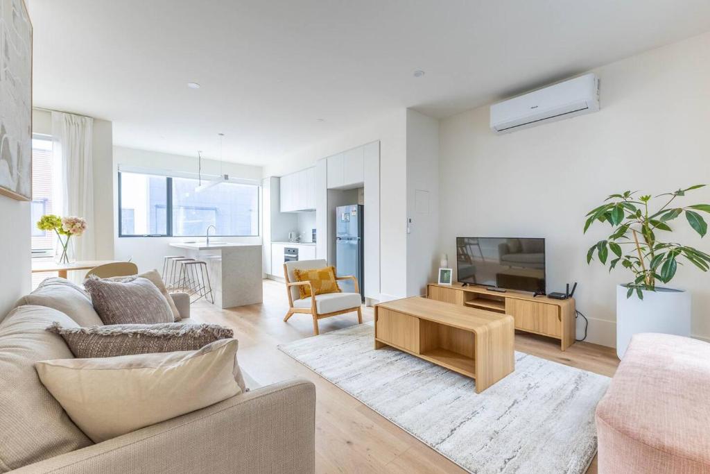 The Lightwell - Sunlit Beachside Escape with Rooftop, Melbourne