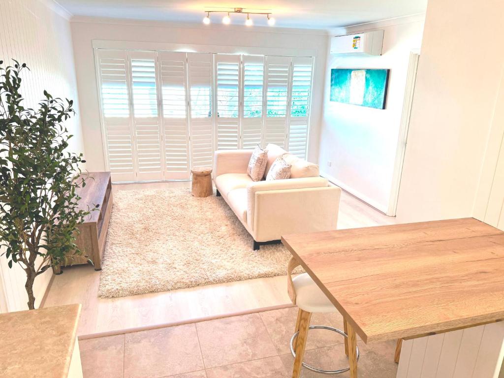 WaVes - couples retreat near the ocean, Kinross