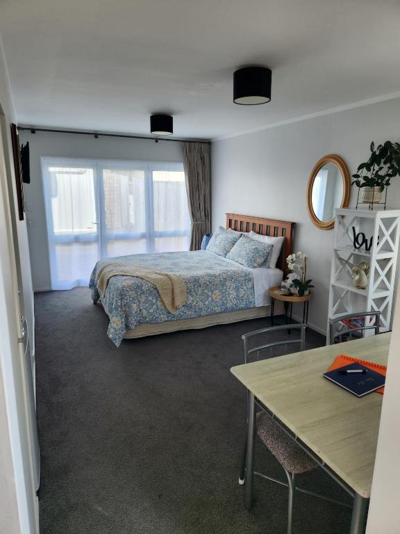Cosy Studio Unit on Longview, New Plymouth