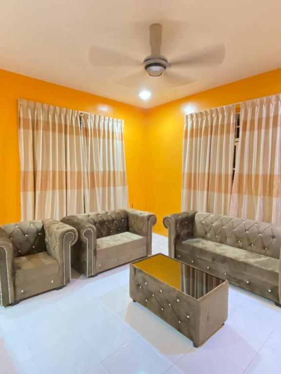 Haus (1400 m²), 3 Schlafzimmer und 2 eigene Badezimmer in Kuala Kedah (DeSyafiq Homestay)