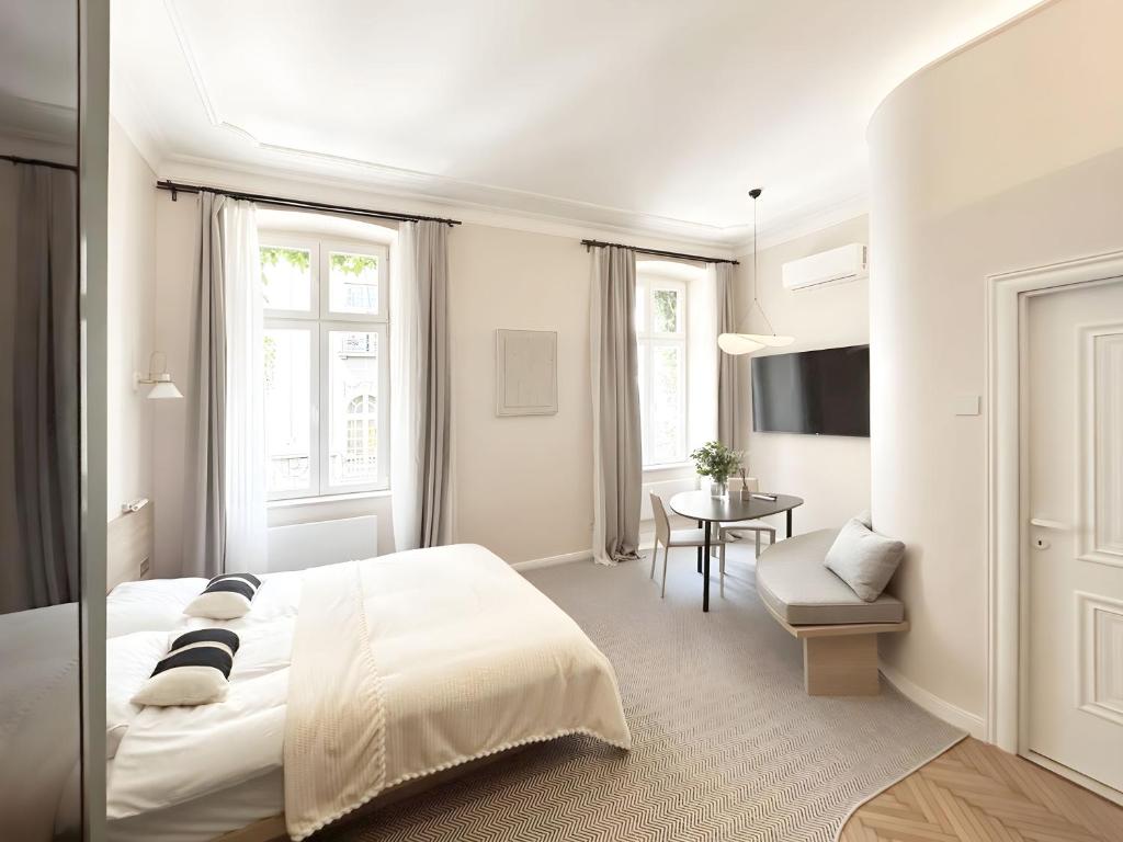 Superstring Design Suite in Prime Location, Bělehrad