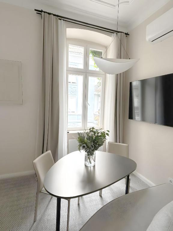 Design Suite in Prime Location Superstring Home - 4