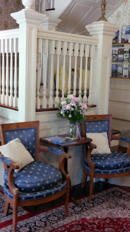 Moseley Cottage Inn and The Town Motel photo