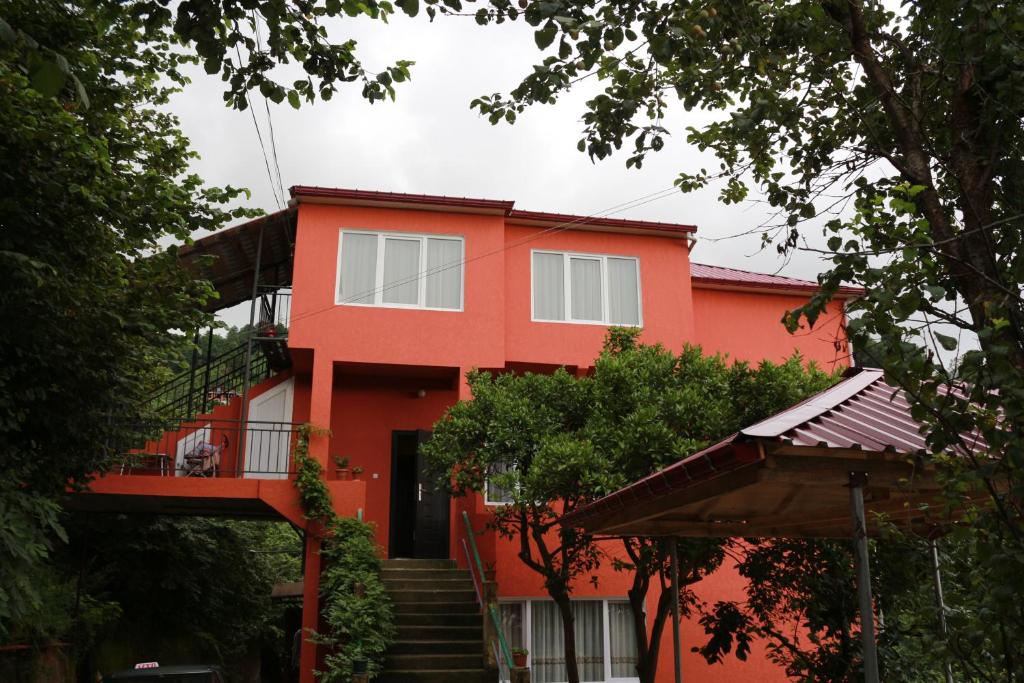 Konstantin House — Hotel in Sarp