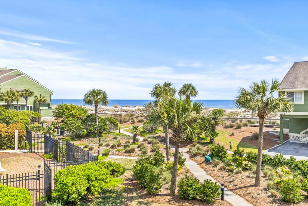 Mariner's Walk 10F - Charming Oceanview! Two-Story Villa!, Isle of Palms