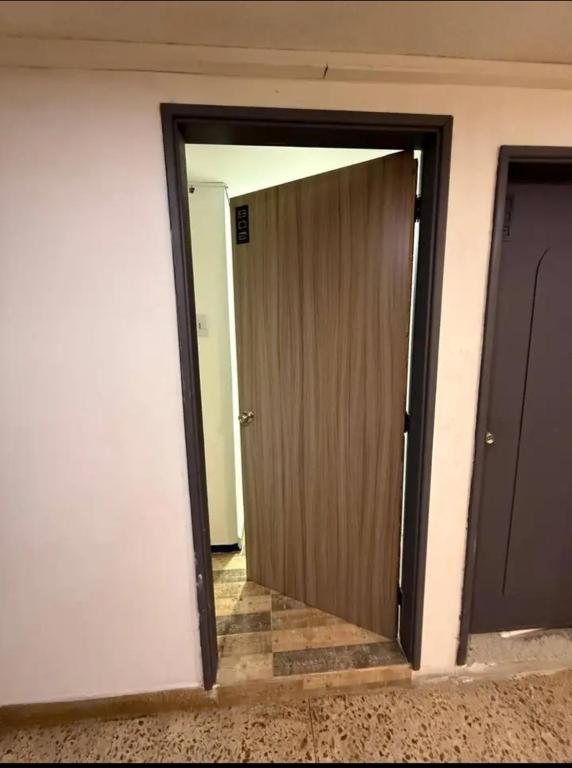 Apartaestudios edificio Alferez 9 piso enseguida Hotel intercontinental - 5