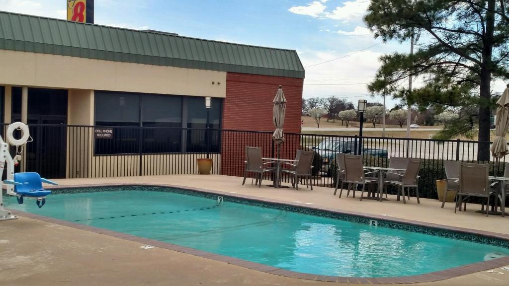 Super 8 By Wyndham Atoka photo