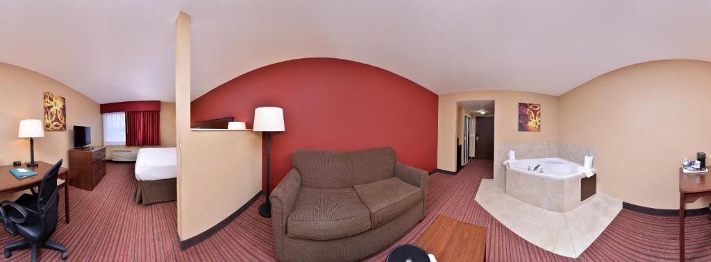 Best Western Woodland Inn & Suites Photo 5