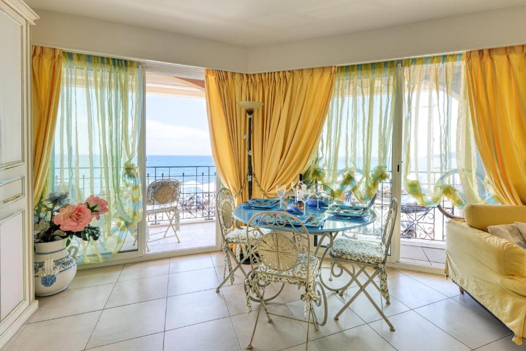 Victoria Beach Apartments - 3