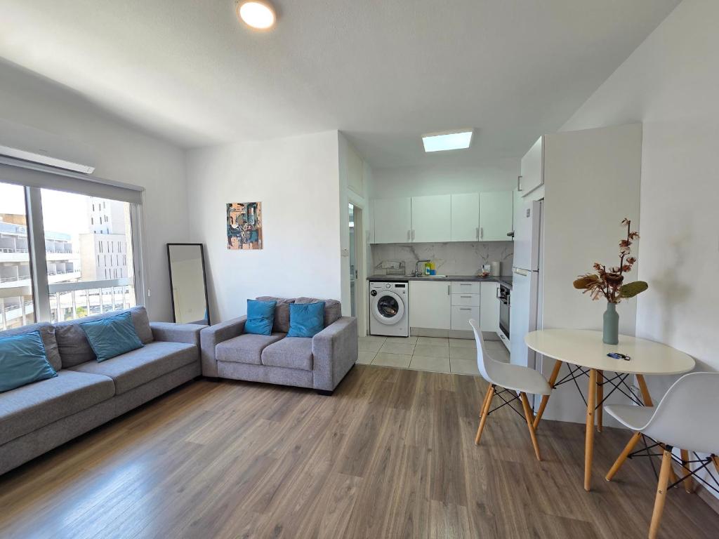 1 bd at Mediterranean Beach - Limassol Bay B206, Lemesos