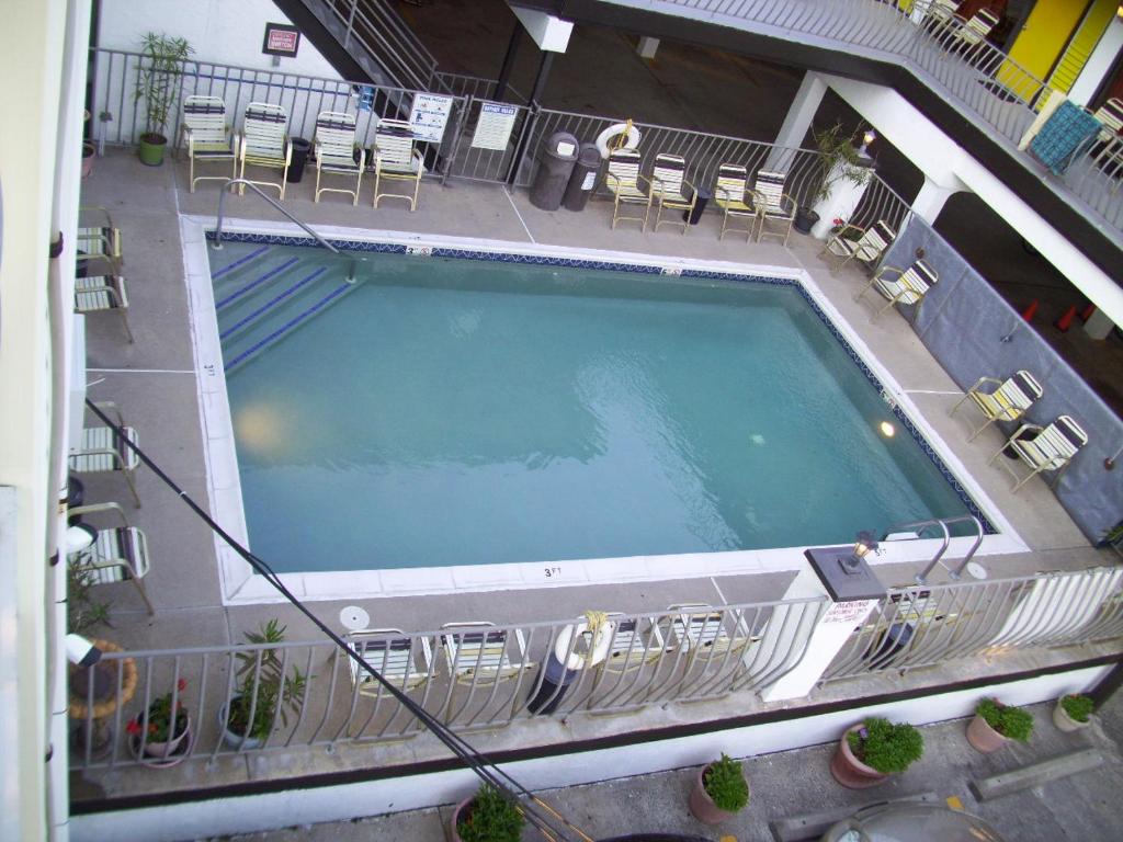 Sunflower Motel photo