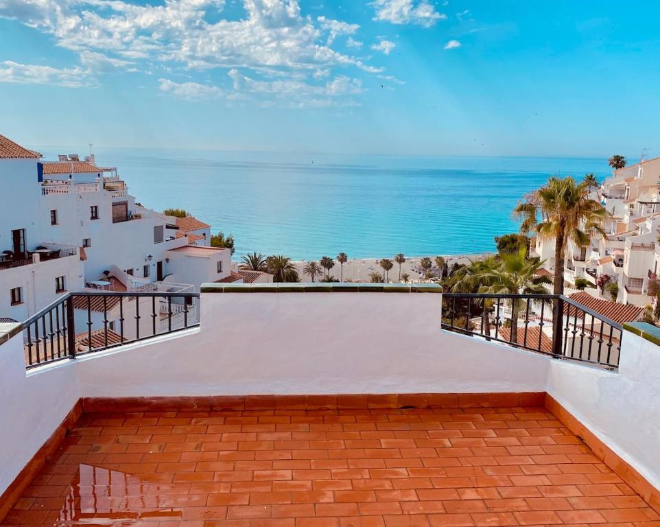Panoramic Sea & Beach views luxury 2 bedroom Apt - 4