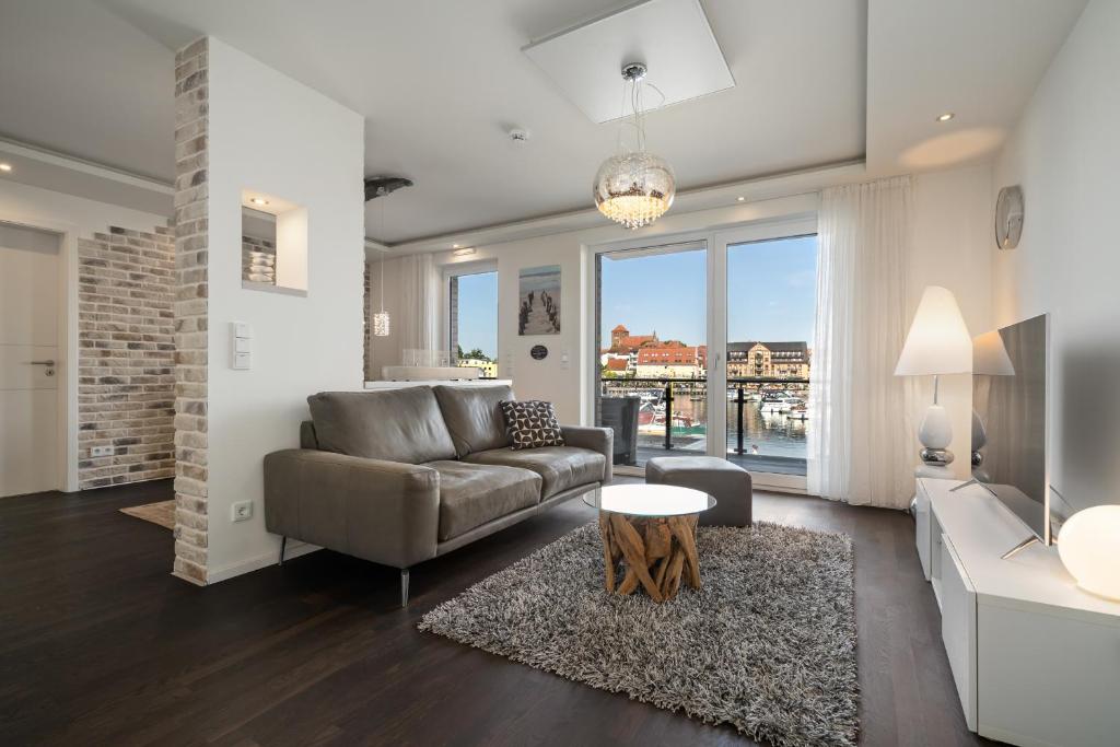 First Marina View - Apartment in der Hafenresidenz mit Sauna & Müritzblick, Waren