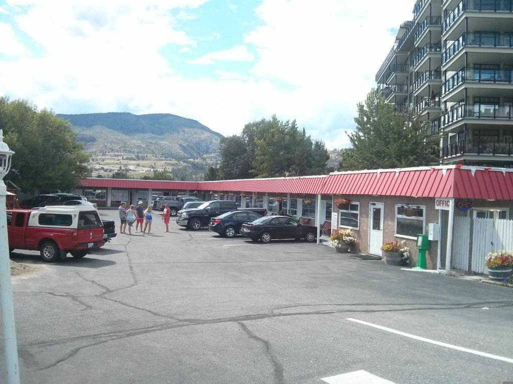 Holiday House Motel photo