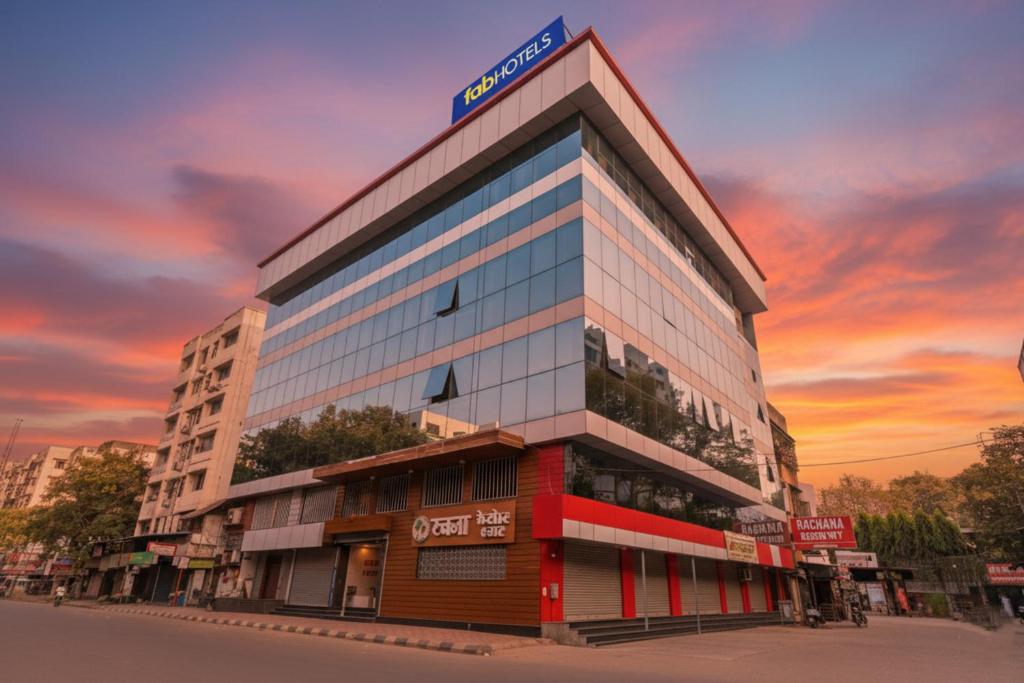 FabHotel Rachana Residency - Nr Shivaji Nagar Metro Station and Railway Station, Puné