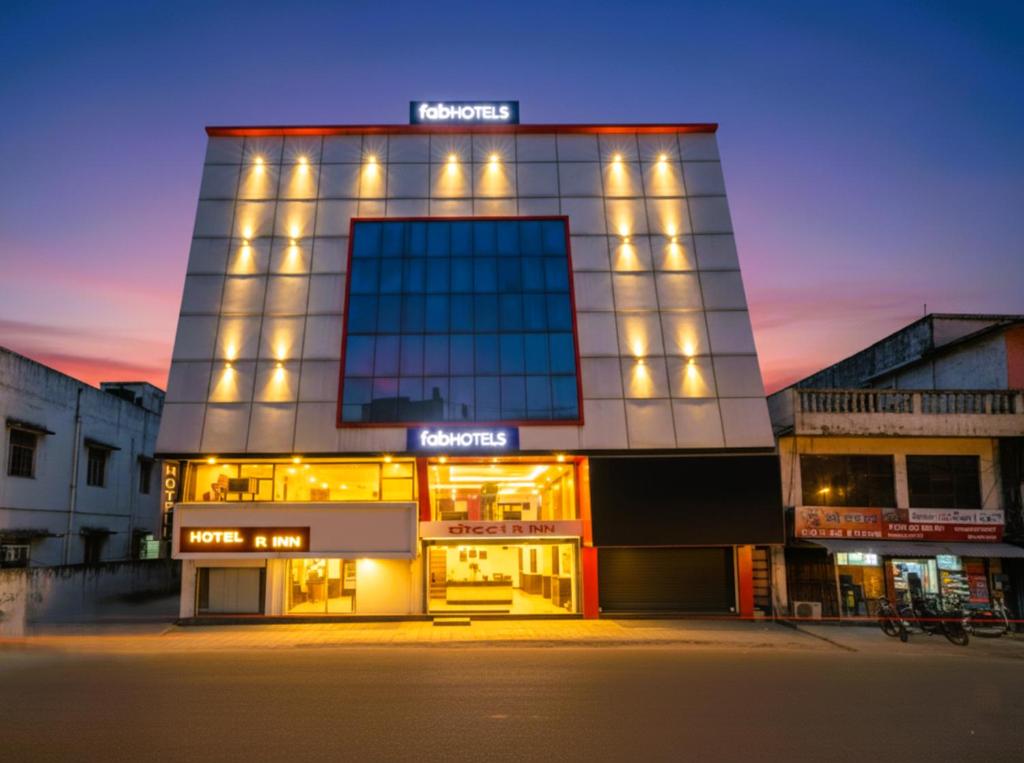 Via R Inn - Nr Prayagraj Railway Station, Muthiganj