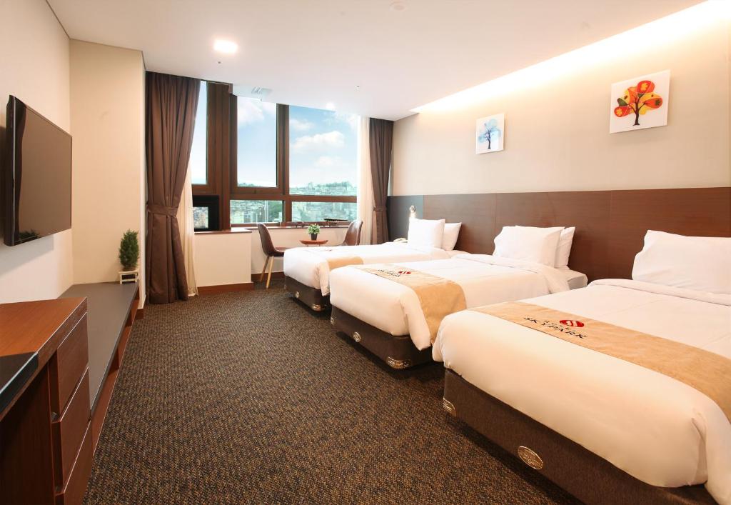 Hotel Room 4