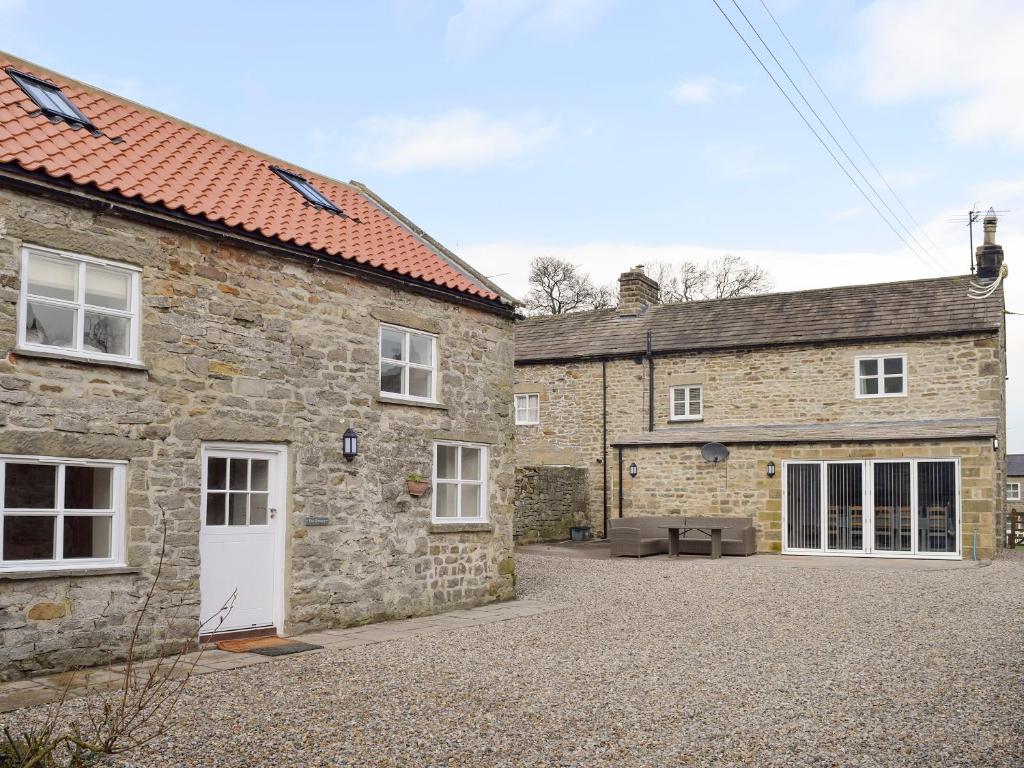 Peartree Cottage & Granary, East Witton